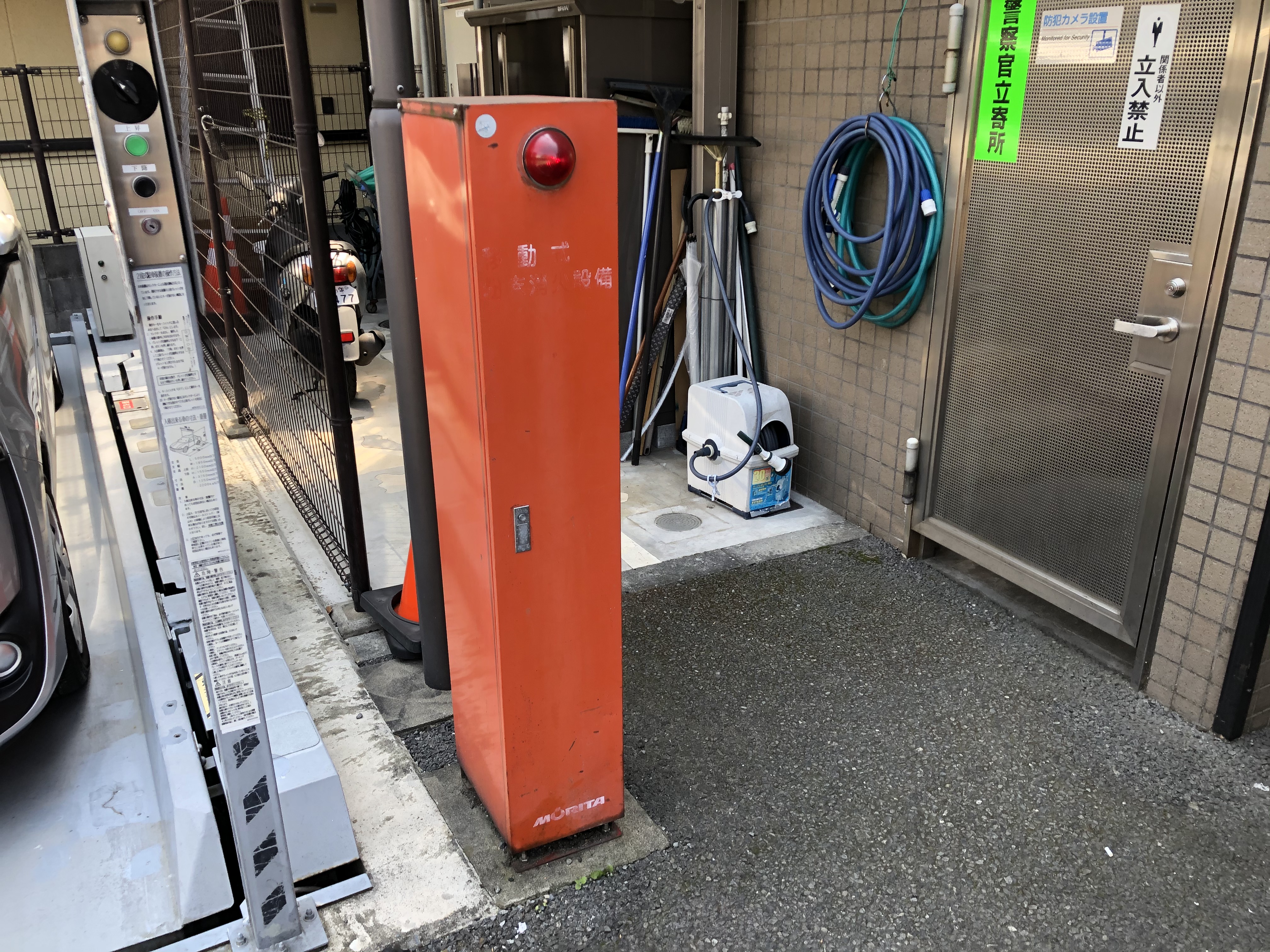 移動式粉末消火設備一式の更新工事を行いました(消防設備工事)。
