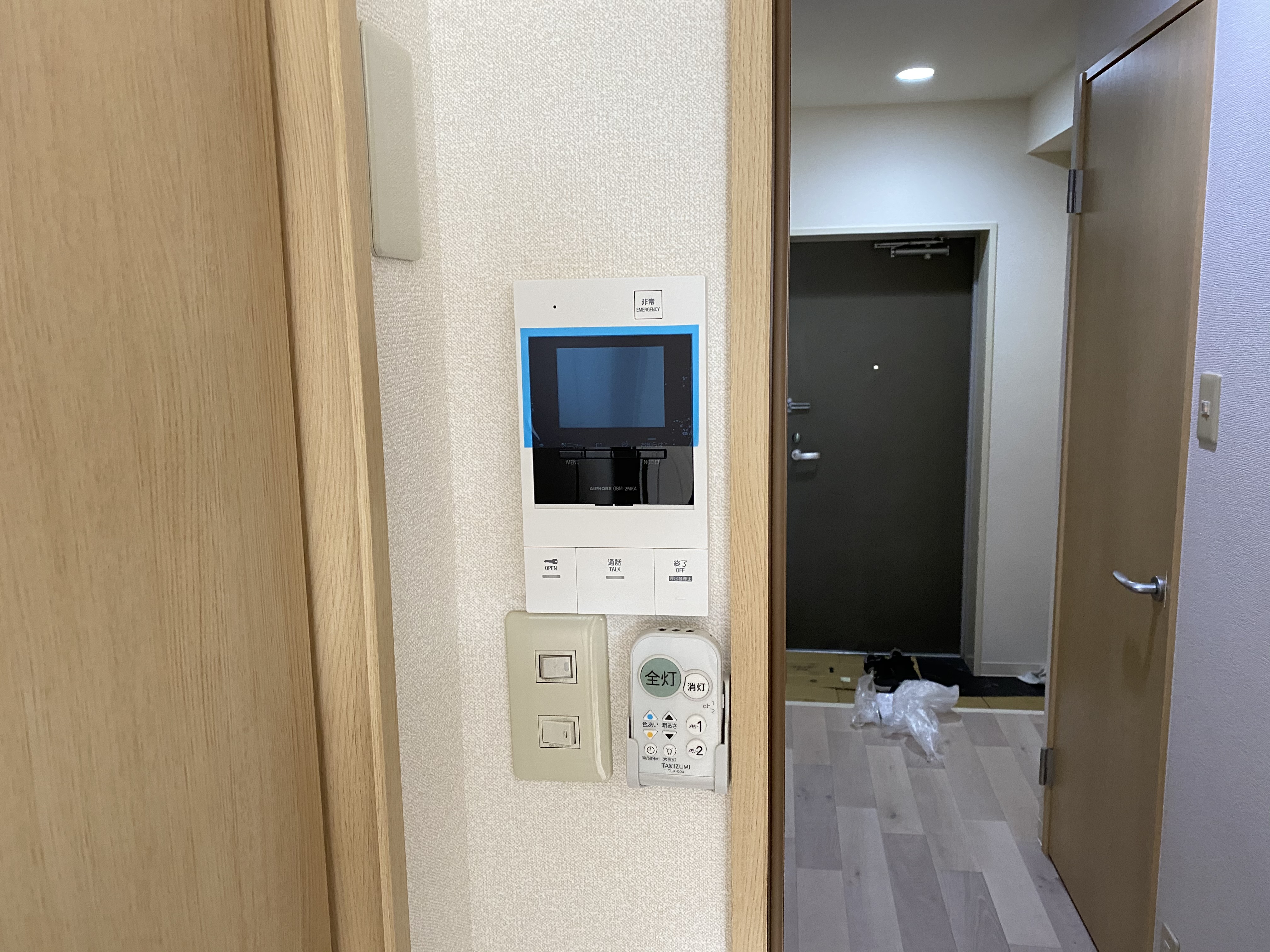 施工後は、新しいインターホン親機に機能を集約したため、部屋がスッキリしました。